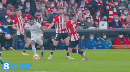 主裁在河南队获单刀时吹停比赛，是因为卡多索回接越位在先